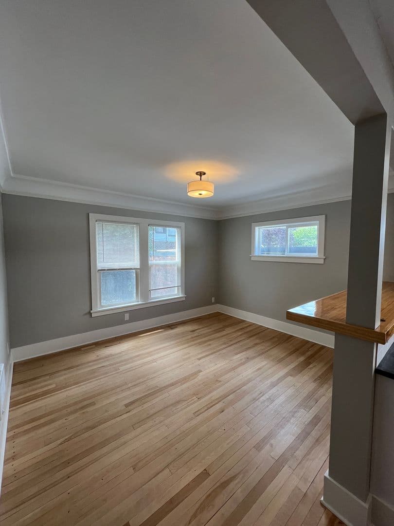 Seattle Apartment: 2311 24th Ave E