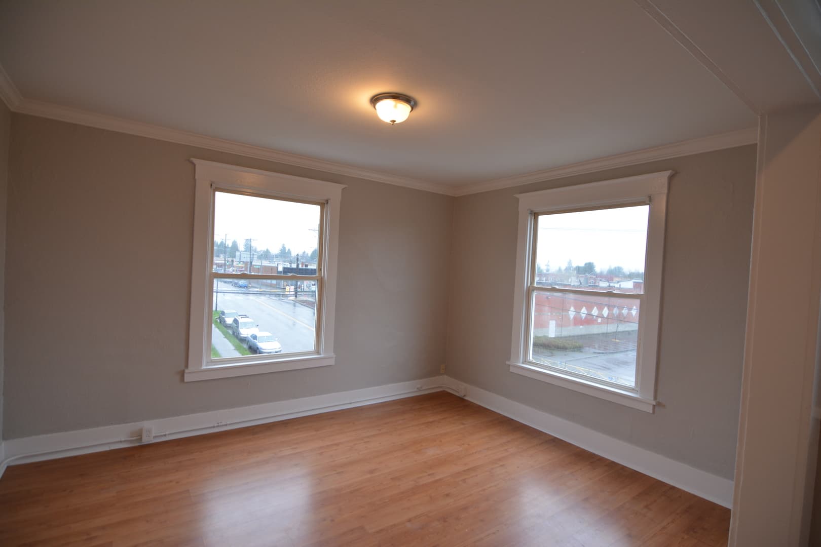 Tacoma Apartment: 1002-1004 Earnest S Brazill St