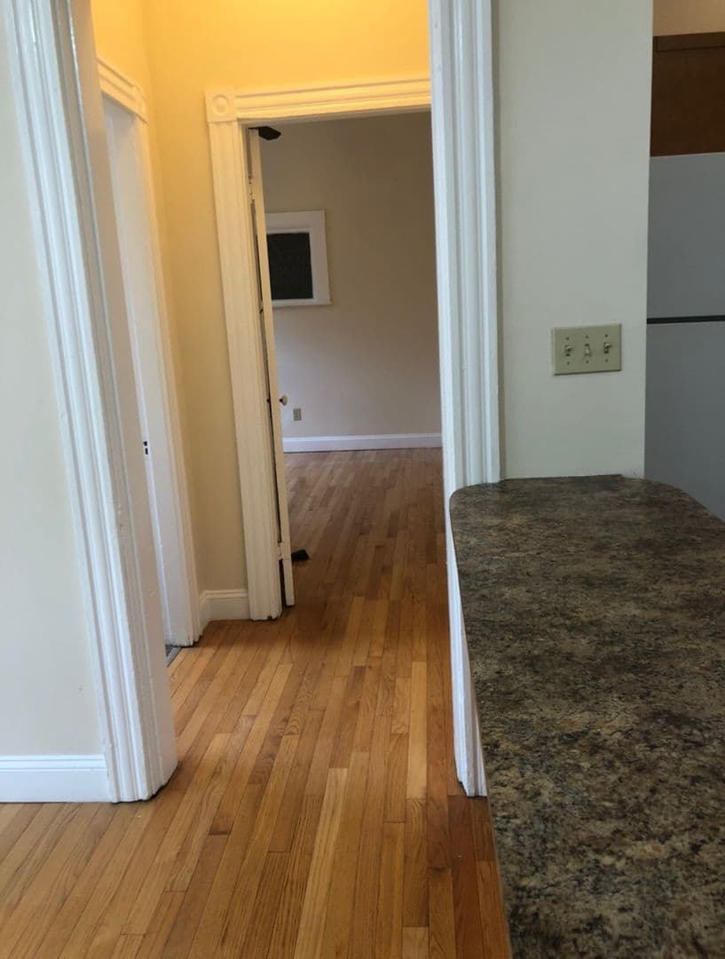 Somerville Apartment: 45 Laurel Street