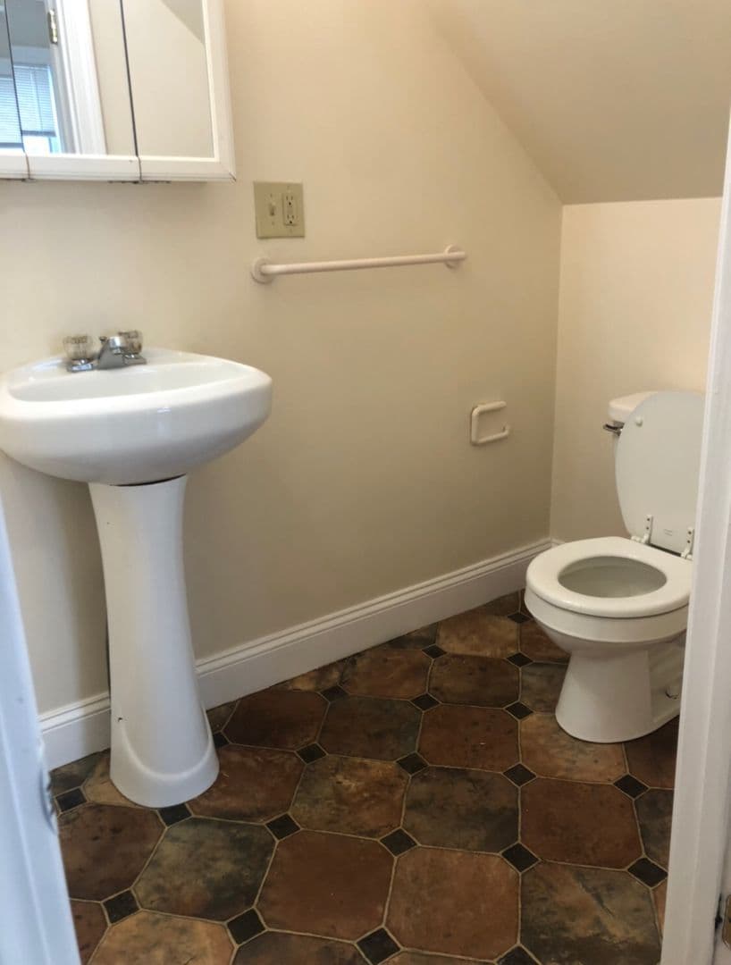 Somerville Apartment: 45 Laurel Street