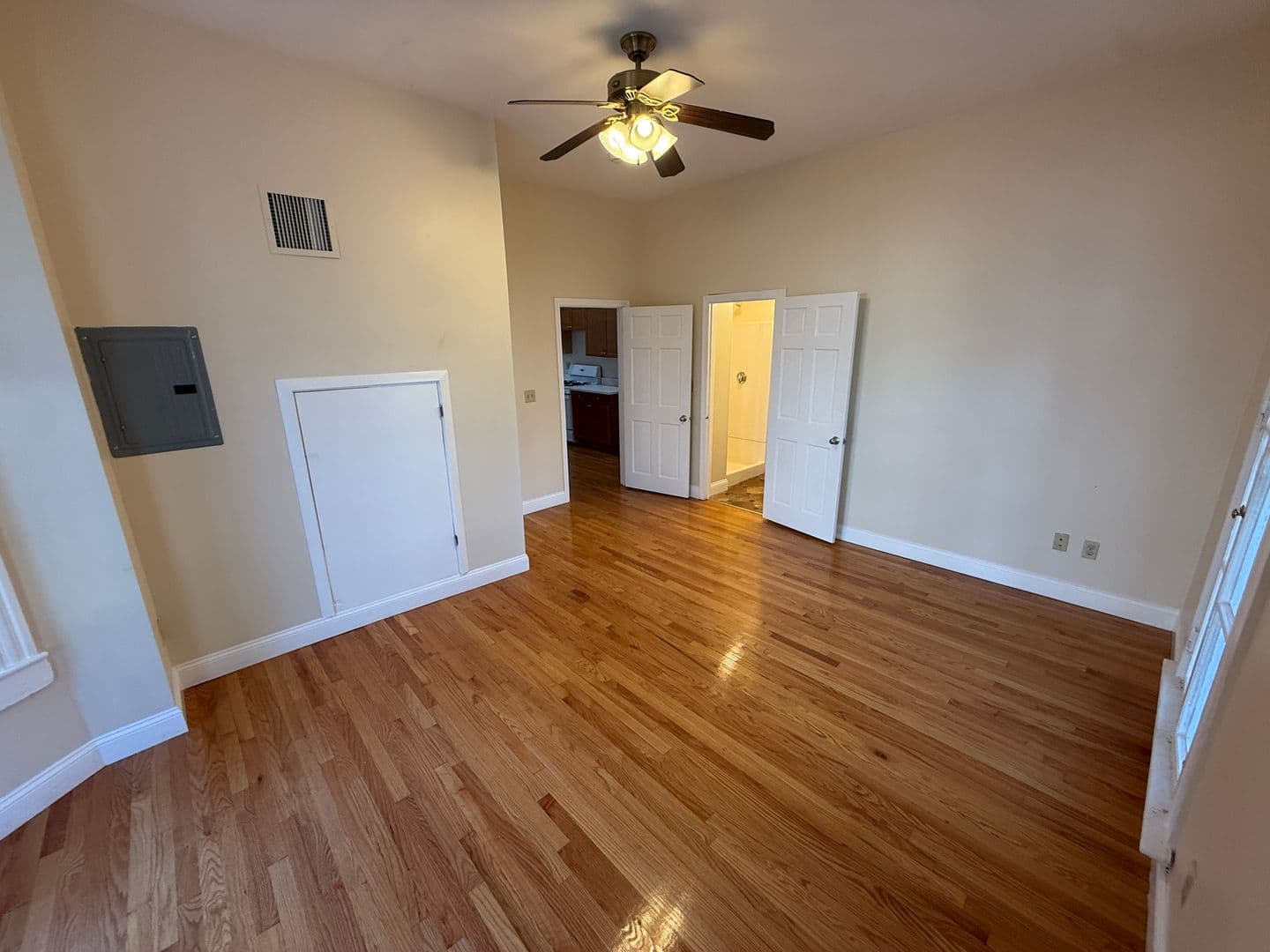 Somerville Apartment: 45 Laurel Street