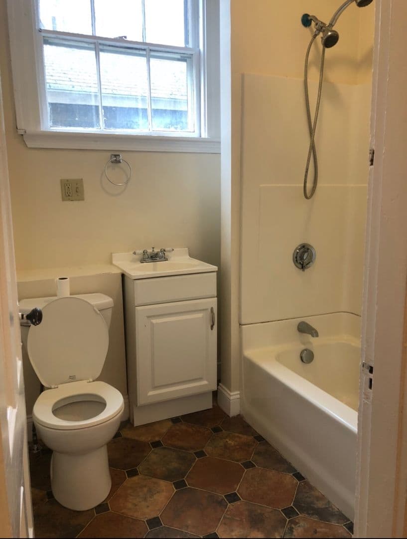 Somerville Apartment: 45 Laurel Street
