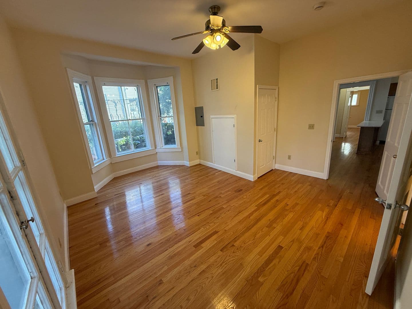 Somerville Apartment: 45 Laurel Street