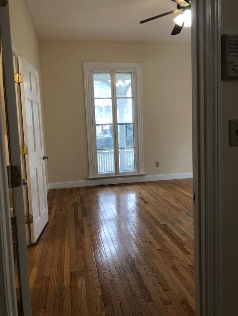 Somerville Apartment: 45 Laurel Street