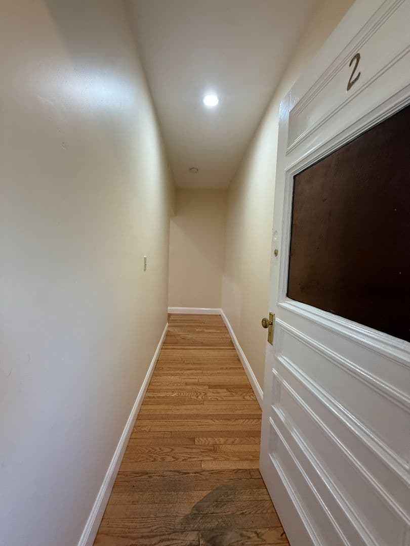 Somerville Apartment: 45 Laurel Street