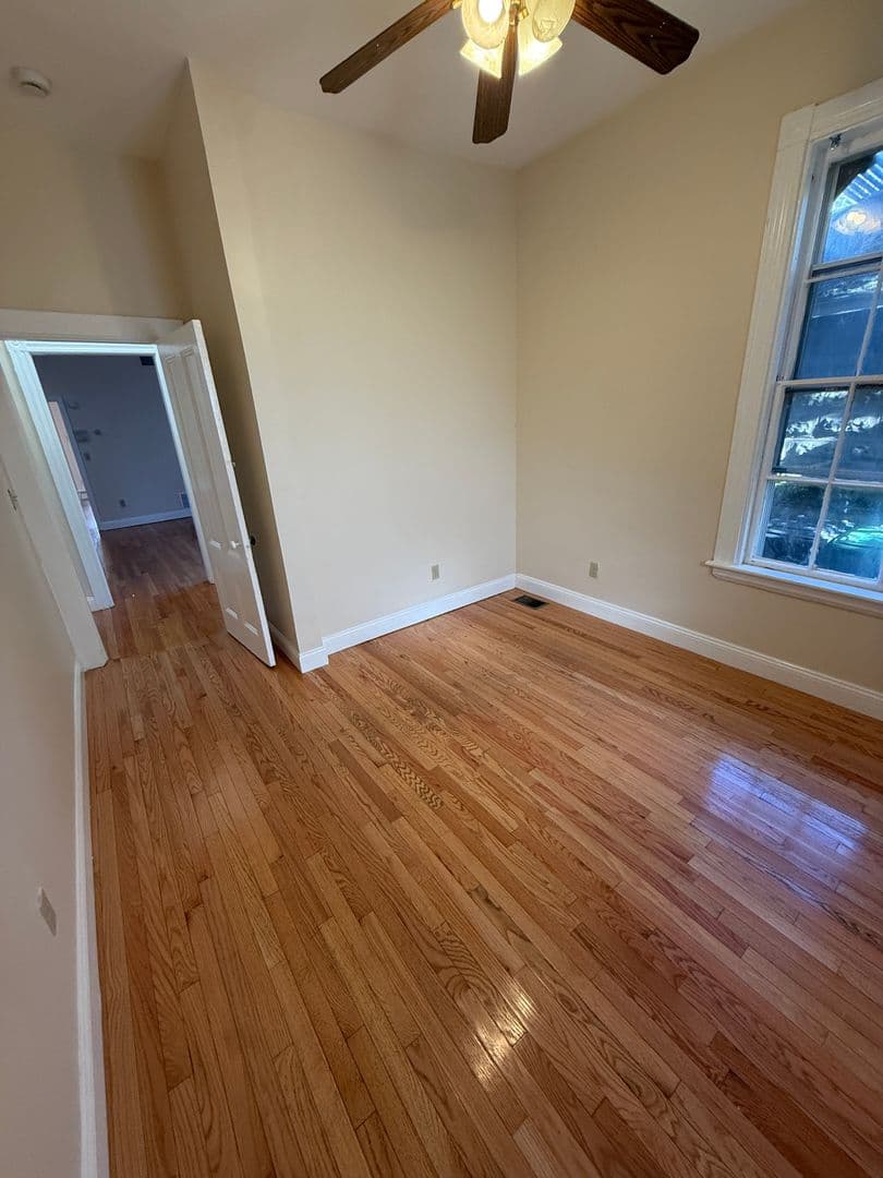 Somerville Apartment: 45 Laurel Street