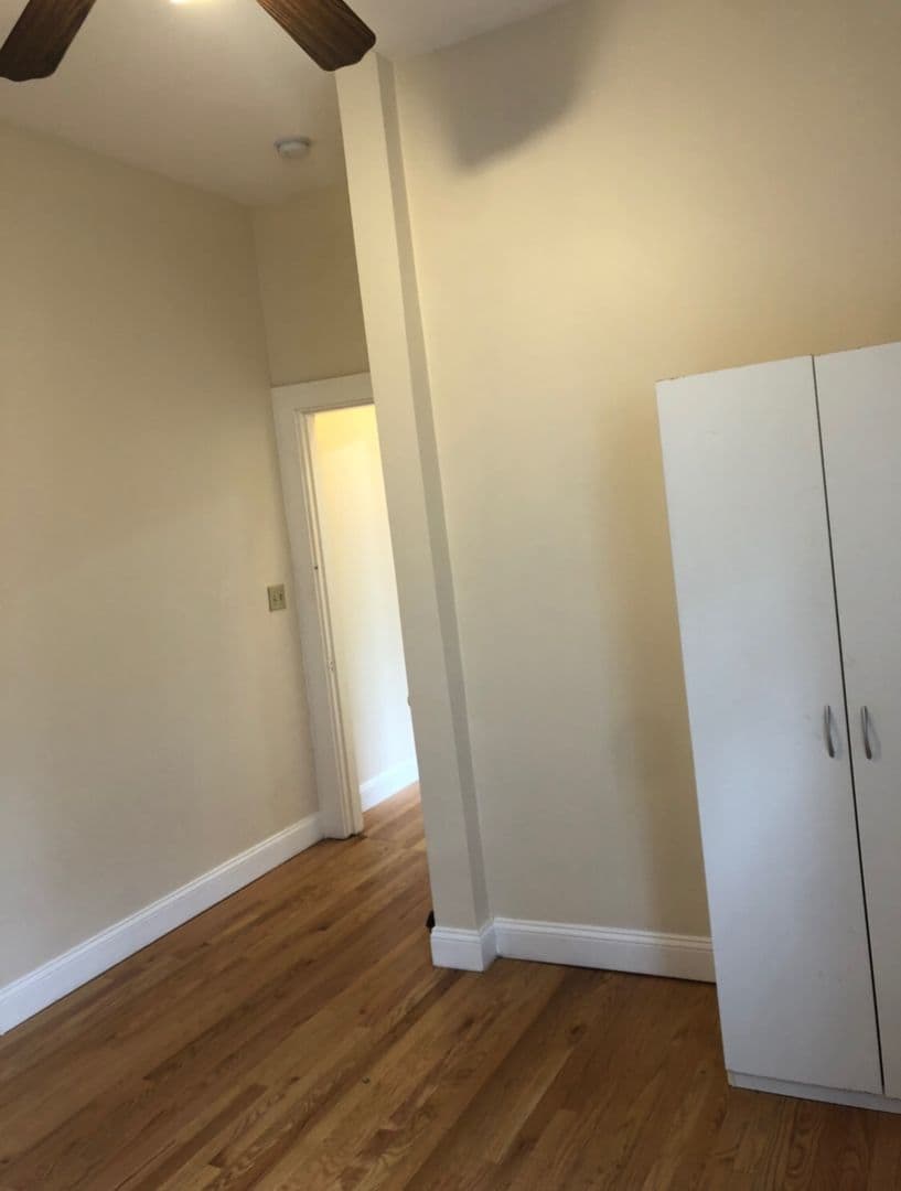 Somerville Apartment: 45 Laurel Street