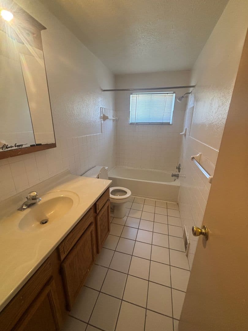 Warrensville hts House: 23823 banbury unit 5