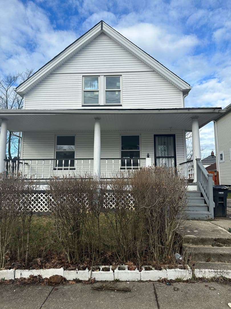 Cleveland House: 3618 E 143rd St