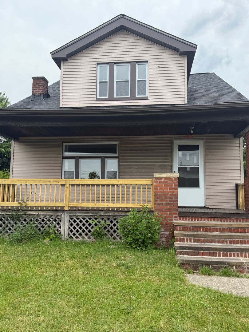 Cleveland House: 4080 E 144 ST