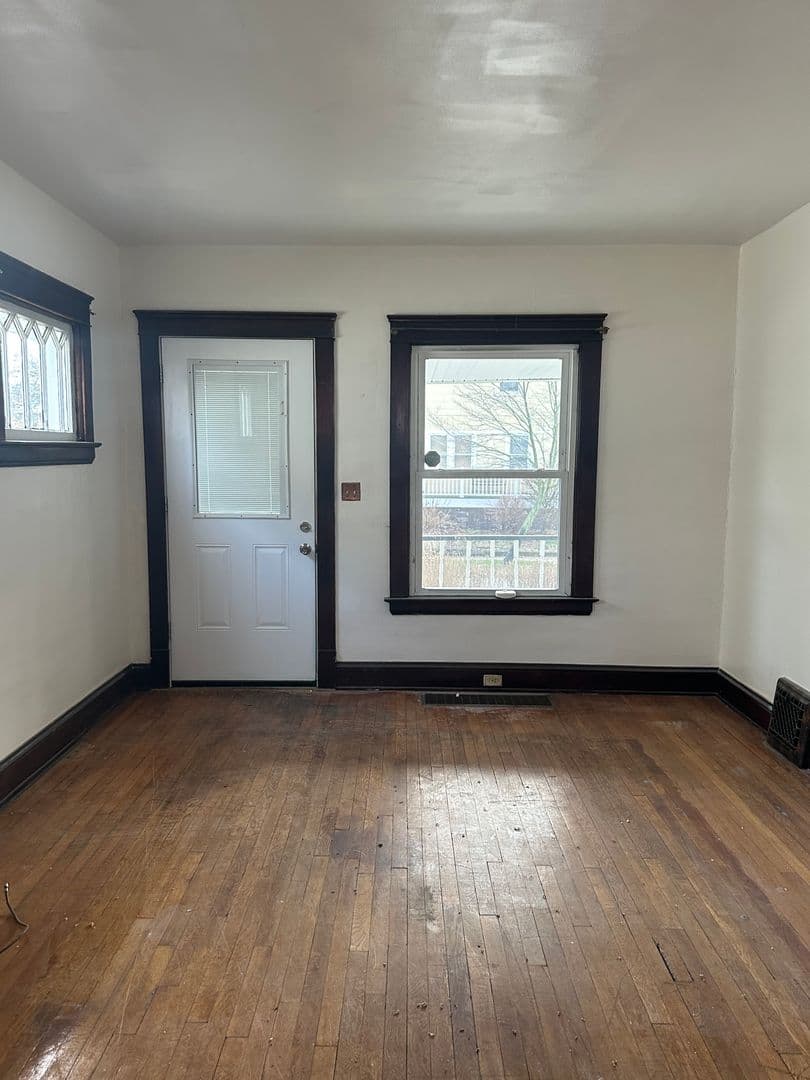 Cleveland House: 3618 E 143rd St