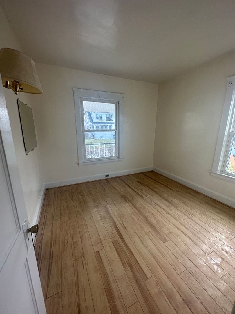 Cleveland House: 3618 E 143rd St