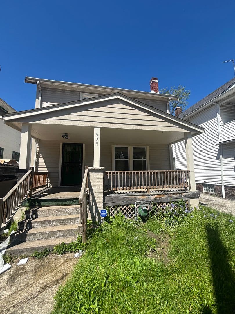 Cleveland House: 930 E 131st St