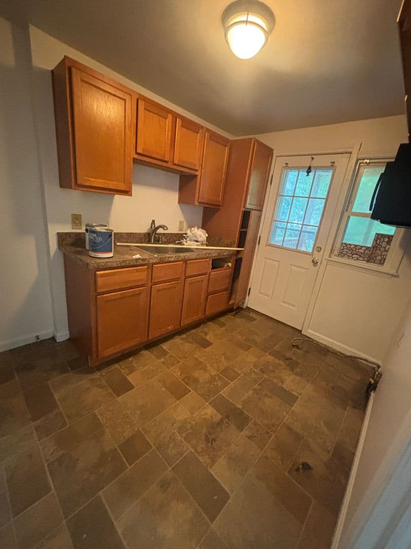 EUCLID House: 1487 E 250 ST