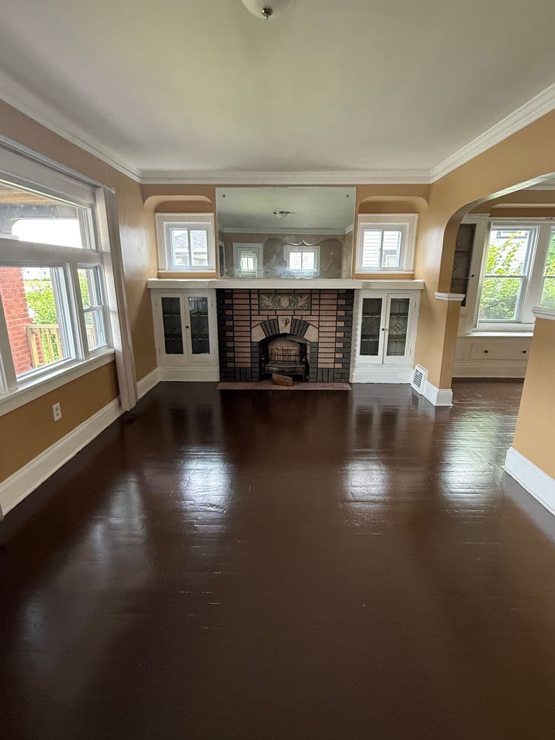 Cleveland House: 4080 E 144 ST