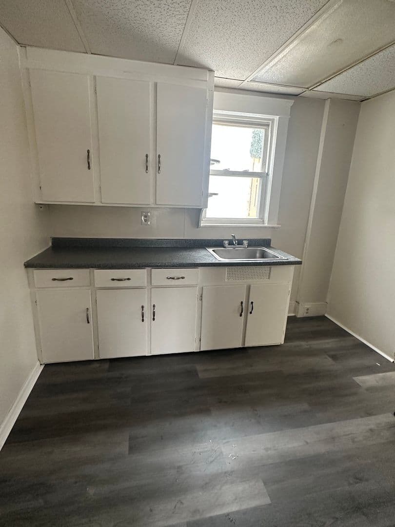 Akron House: 872 E Crosier St