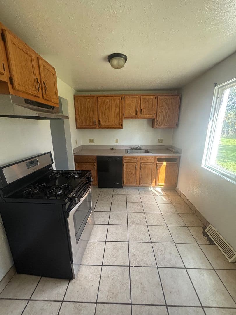 warrensville hts House: 4889 banbury 11