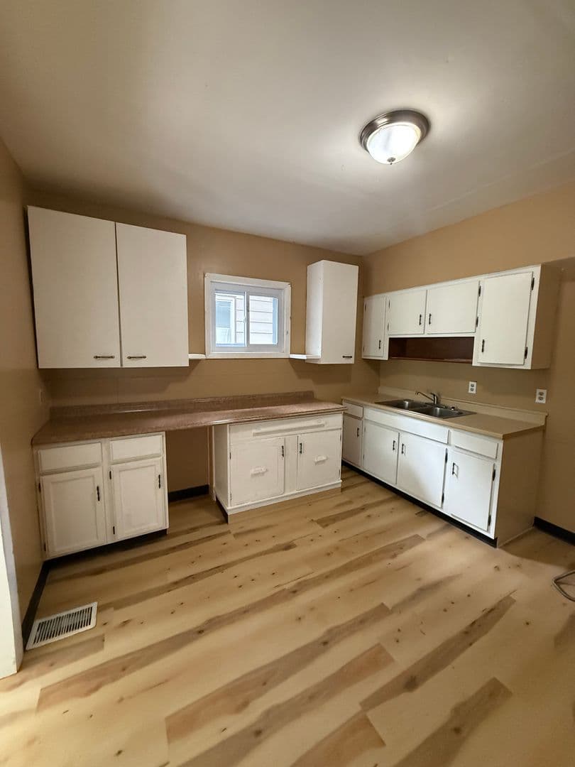 Cleveland House: 3893 E 55th St