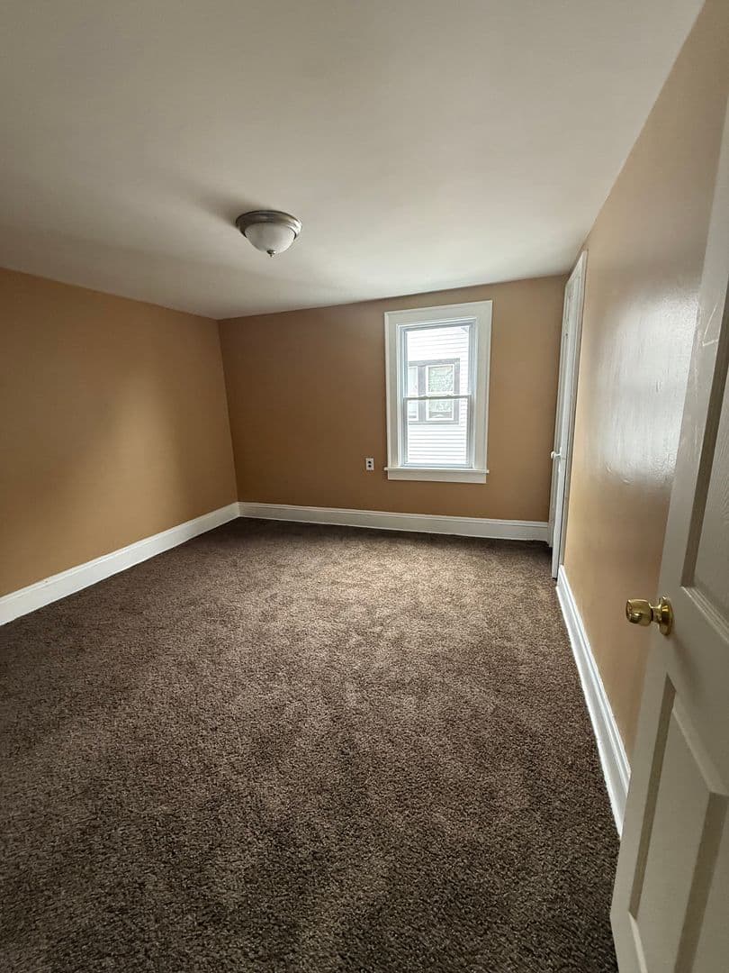 Cleveland House: 4080 E 144 ST
