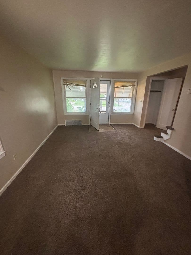 EUCLID House: 1487 E 250 ST