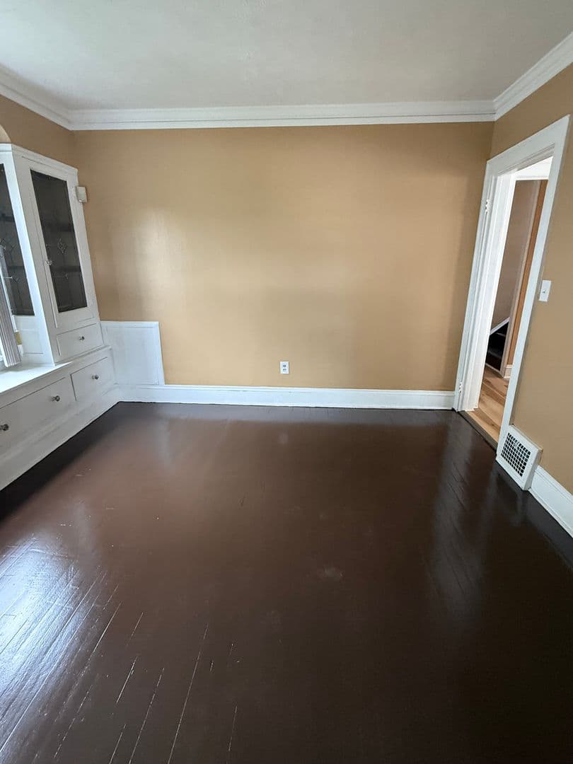 Cleveland House: 4080 E 144 ST