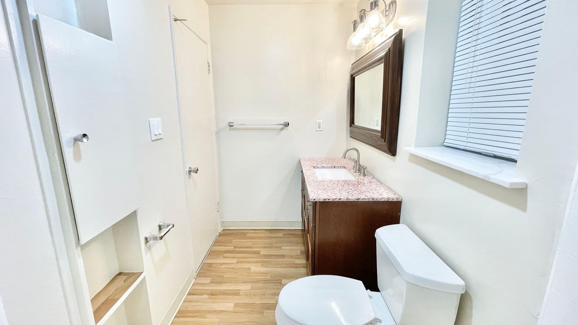 Belmont Apartment: 1240 Alameda De Las Pulgas