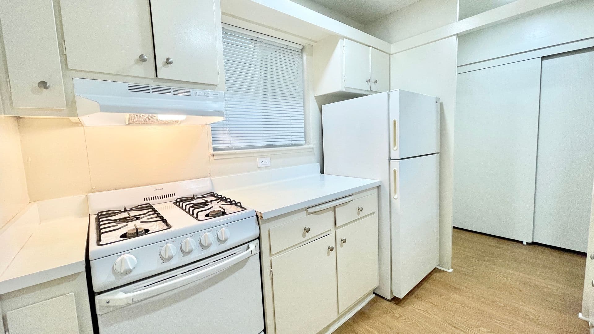 Belmont Apartment: 1240 Alameda De Las Pulgas