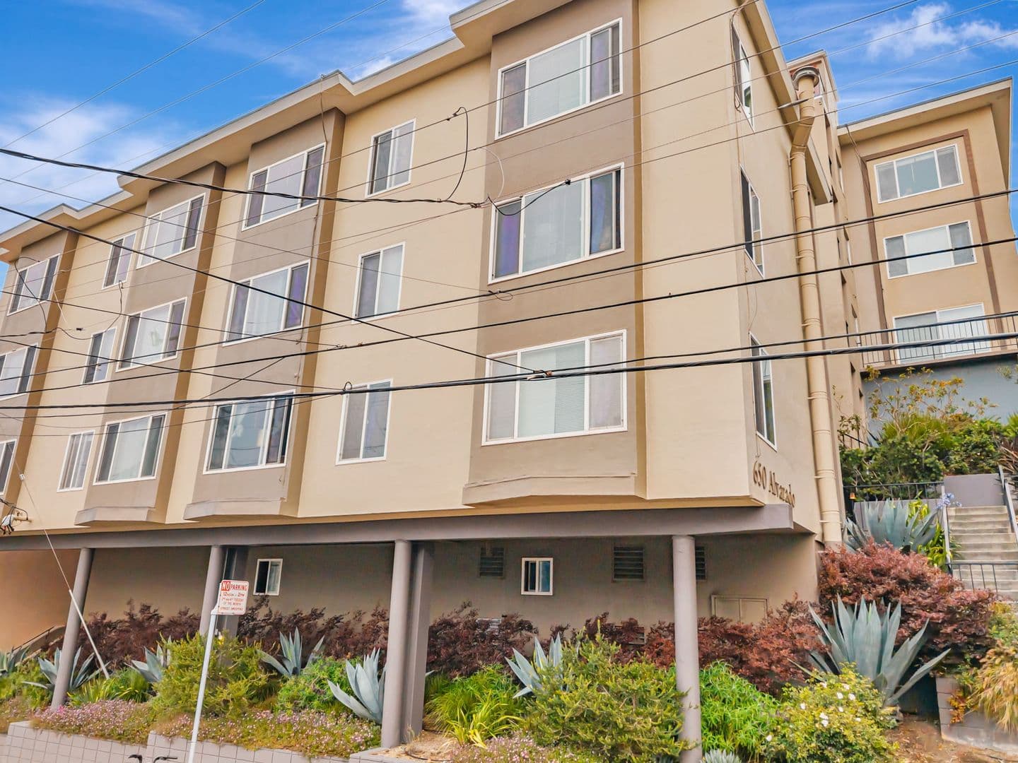San Francisco Apartment: 650 Alvarado Street