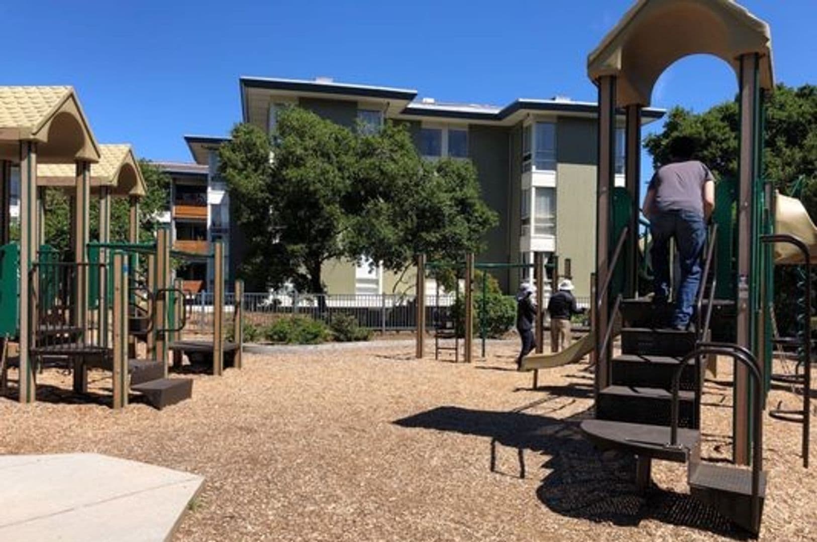 Belmont Apartment: 1240 Alameda De Las Pulgas