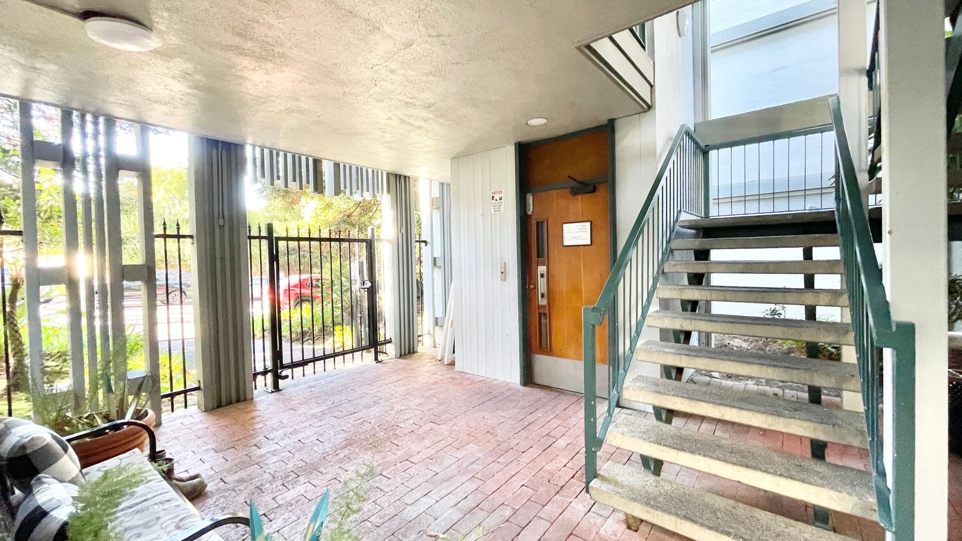 Belmont Apartment: 1240 Alameda De Las Pulgas