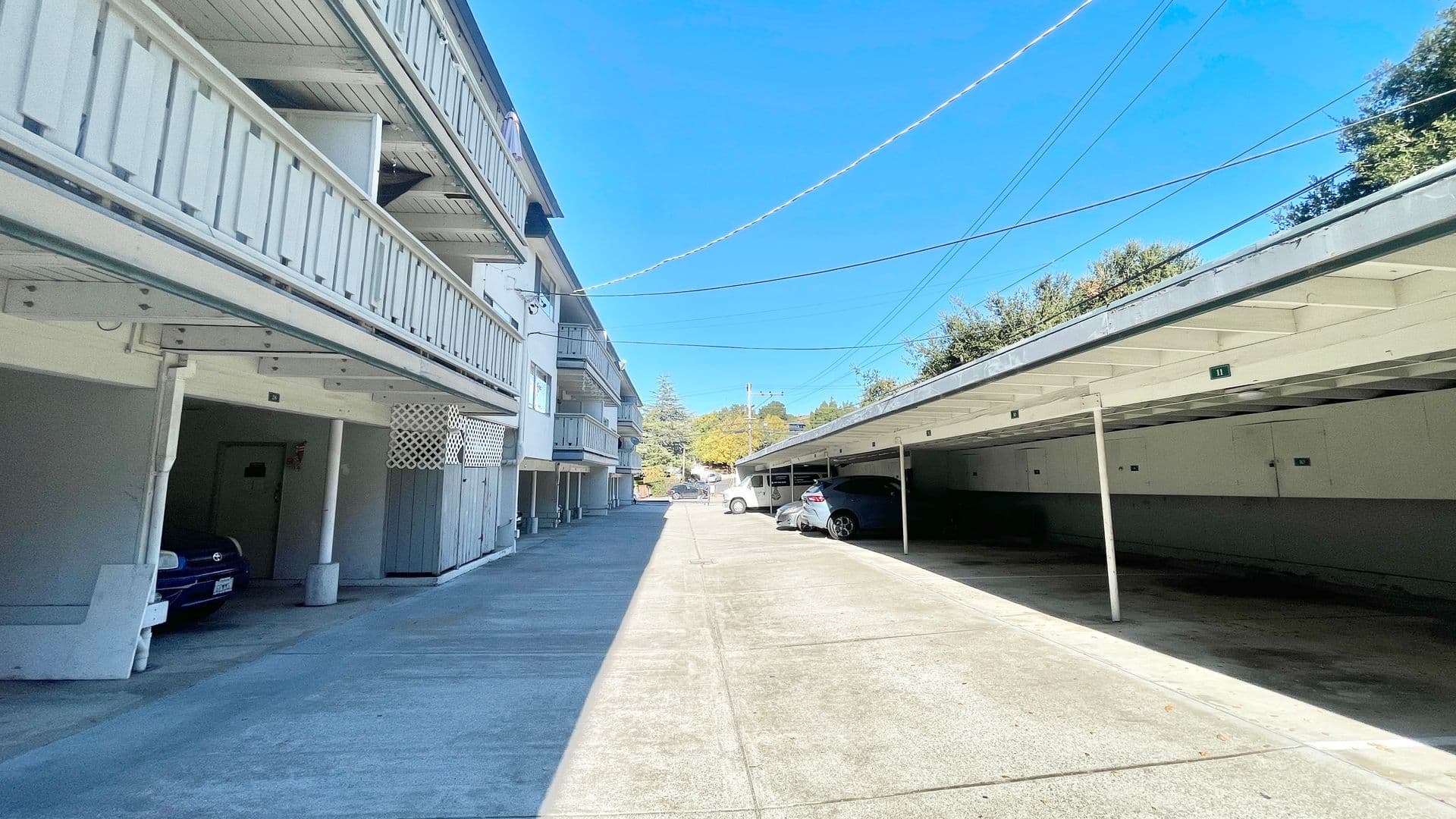 Belmont Apartment: 1240 Alameda De Las Pulgas