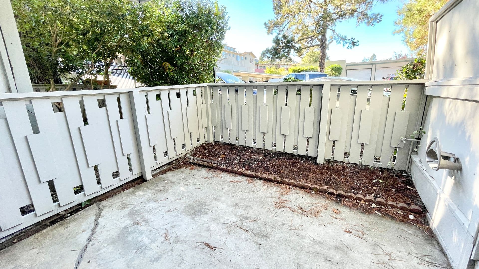 Belmont Apartment: 1240 Alameda De Las Pulgas