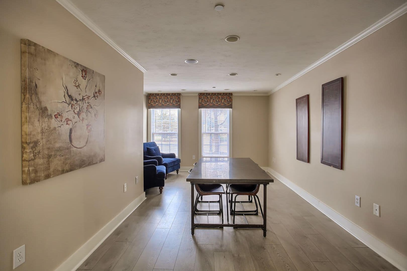Urbana Apartment: Capstone Quarters