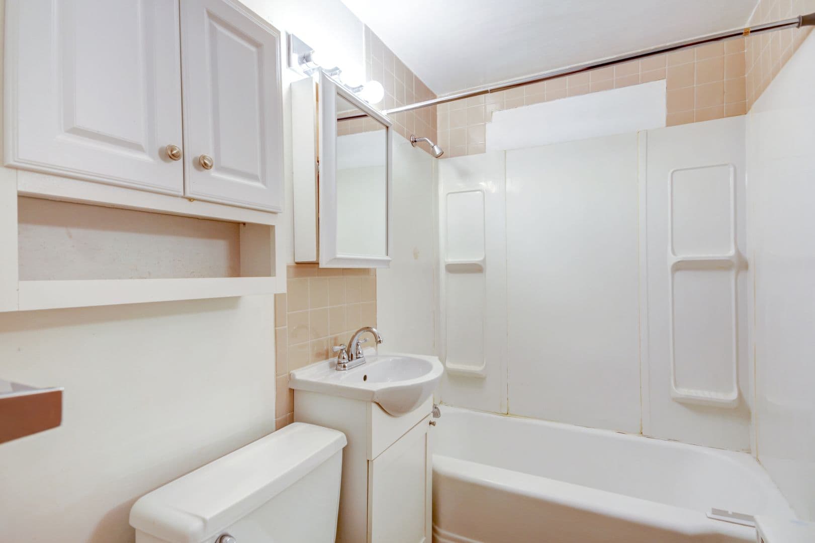 Champaign Apartment: 201 S. Elm St.