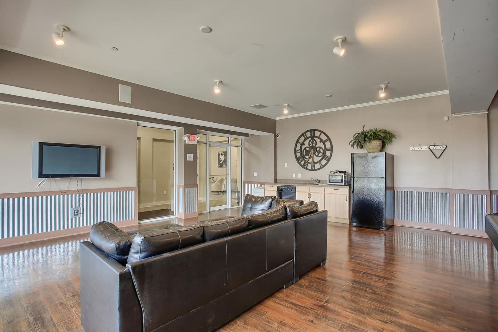 Urbana Apartment: Capstone Quarters