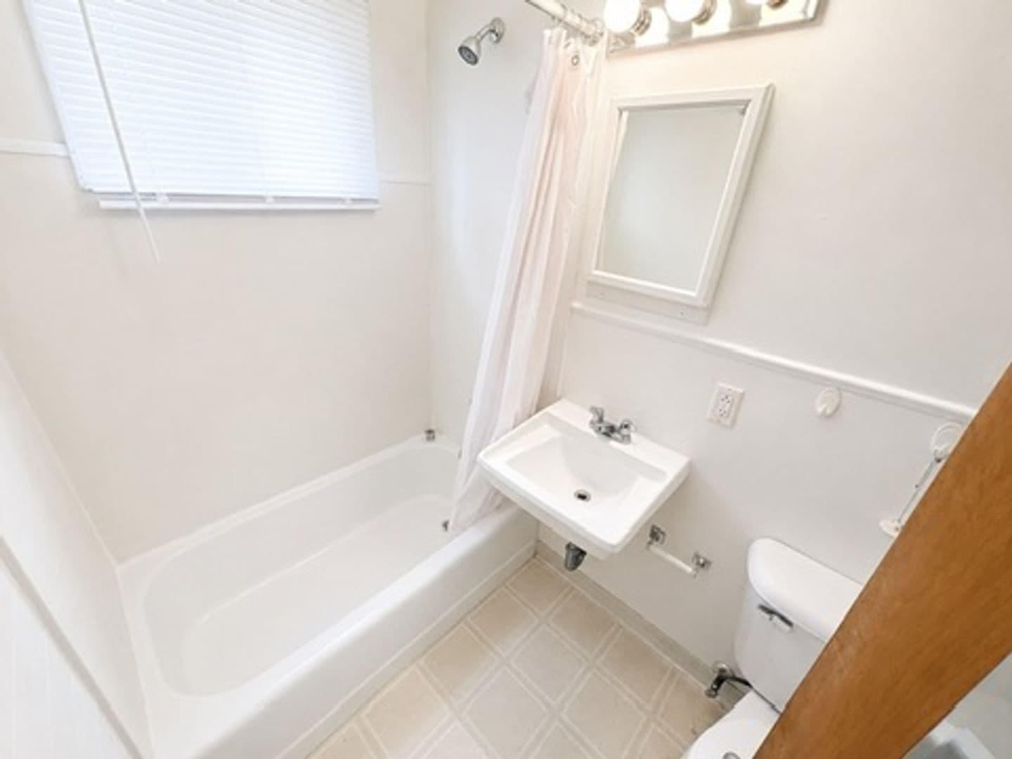 Champaign Apartment: 907 S Second St