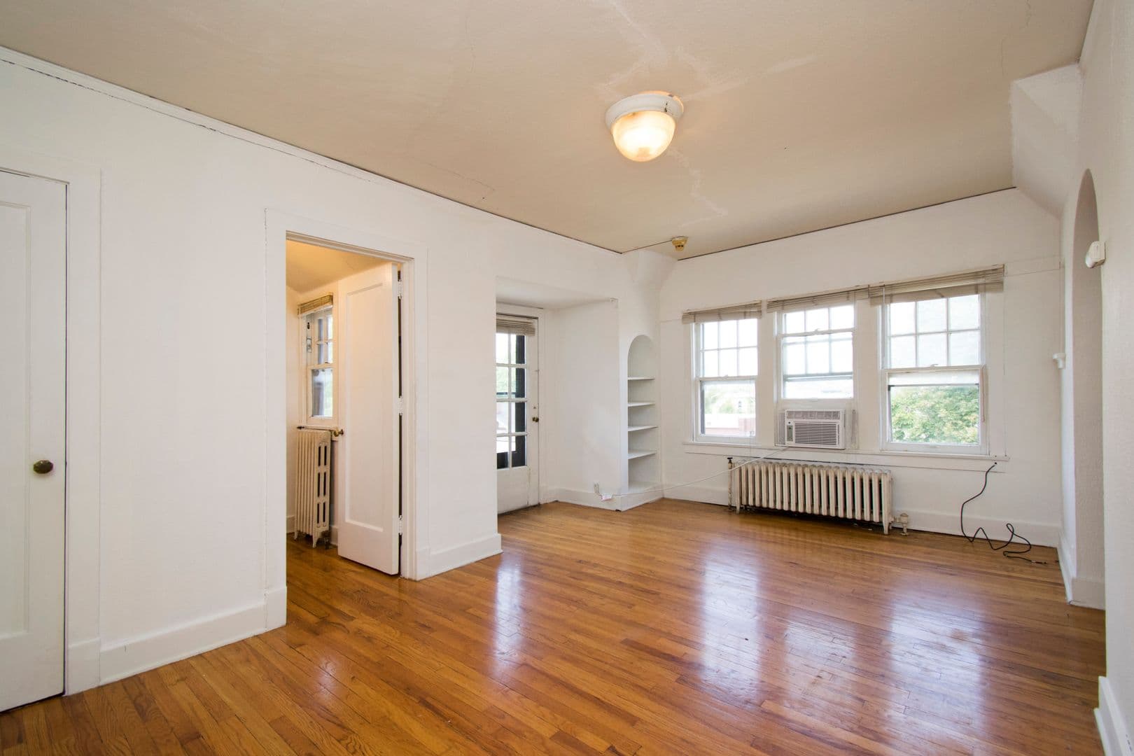 Urbana Apartment: 402 S. Race St