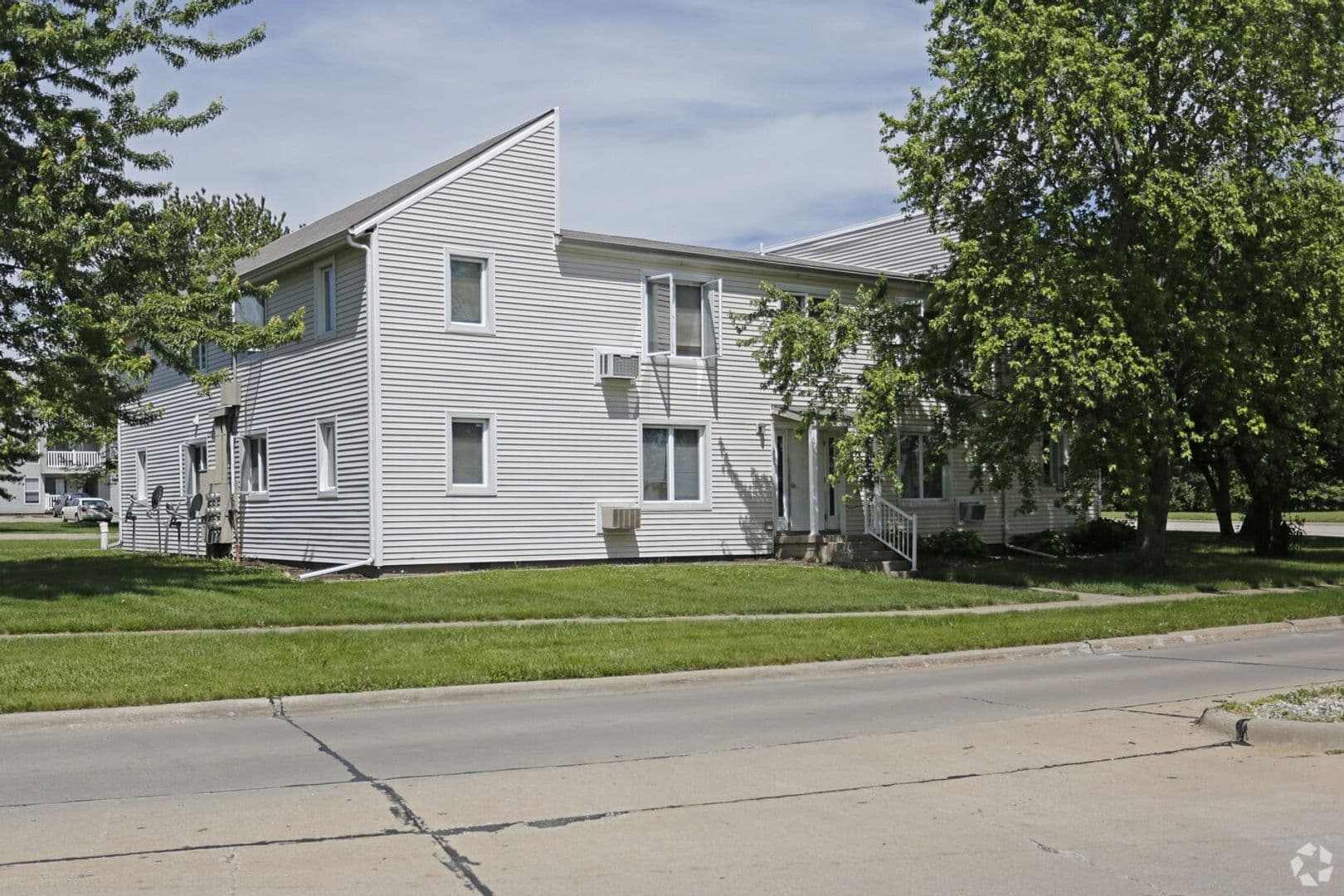 Champaign Apartment: 2402 Highview Ct