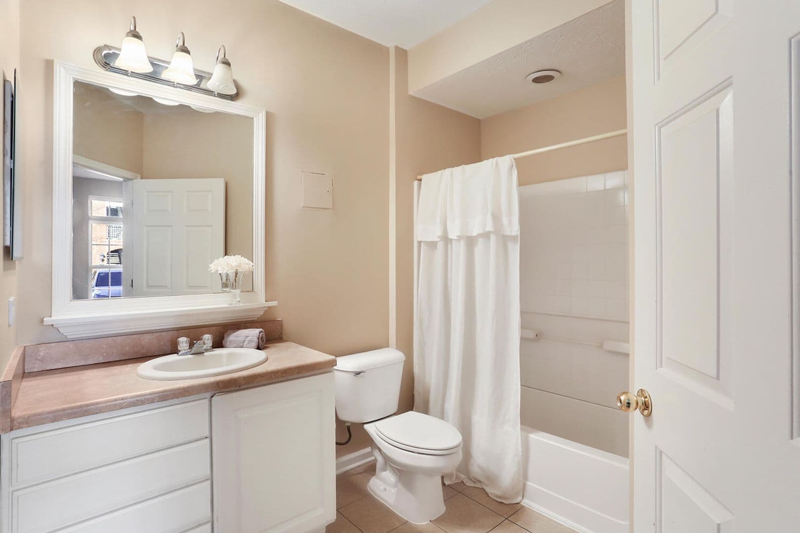Urbana Apartment: Capstone Quarters