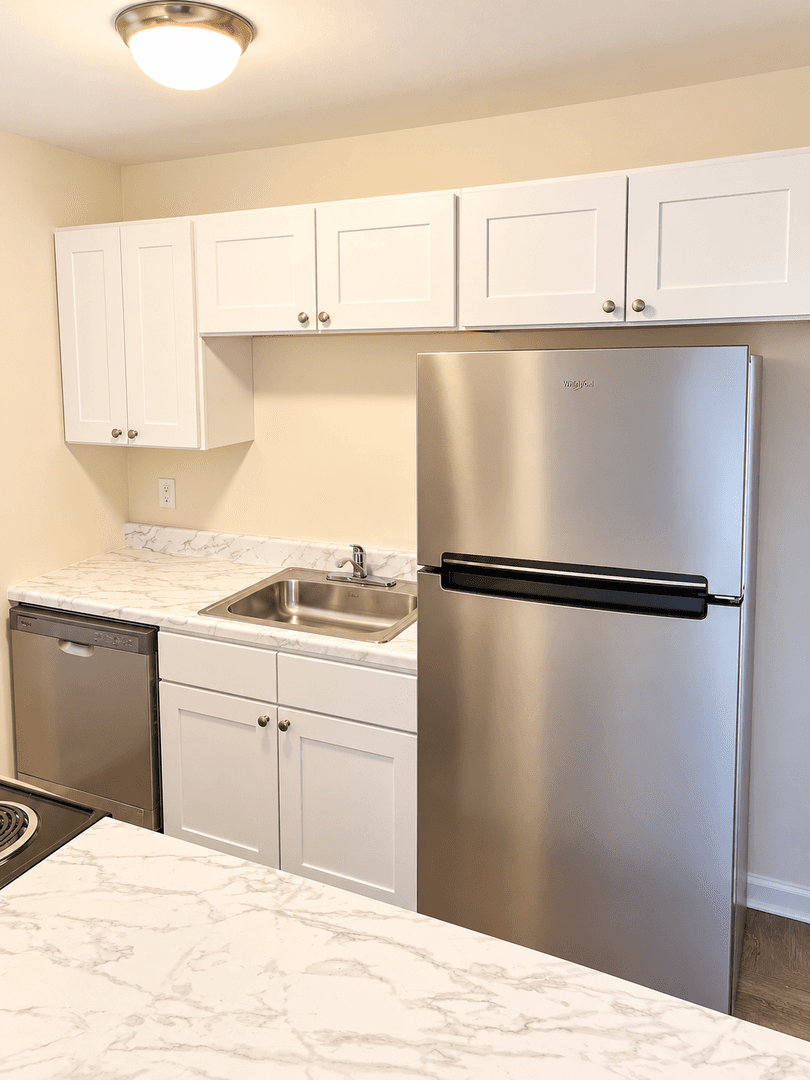 Champaign Apartment: 2406 HighView Ct