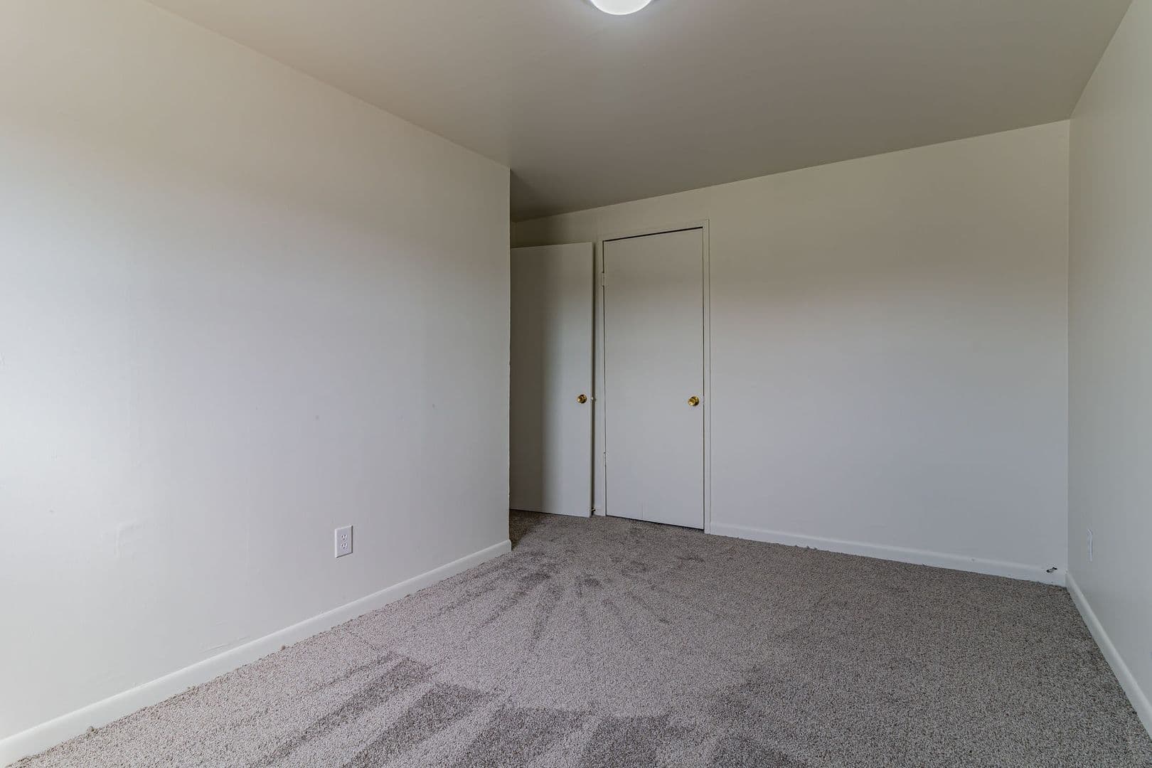 Champaign Apartment: Crescent Dr
