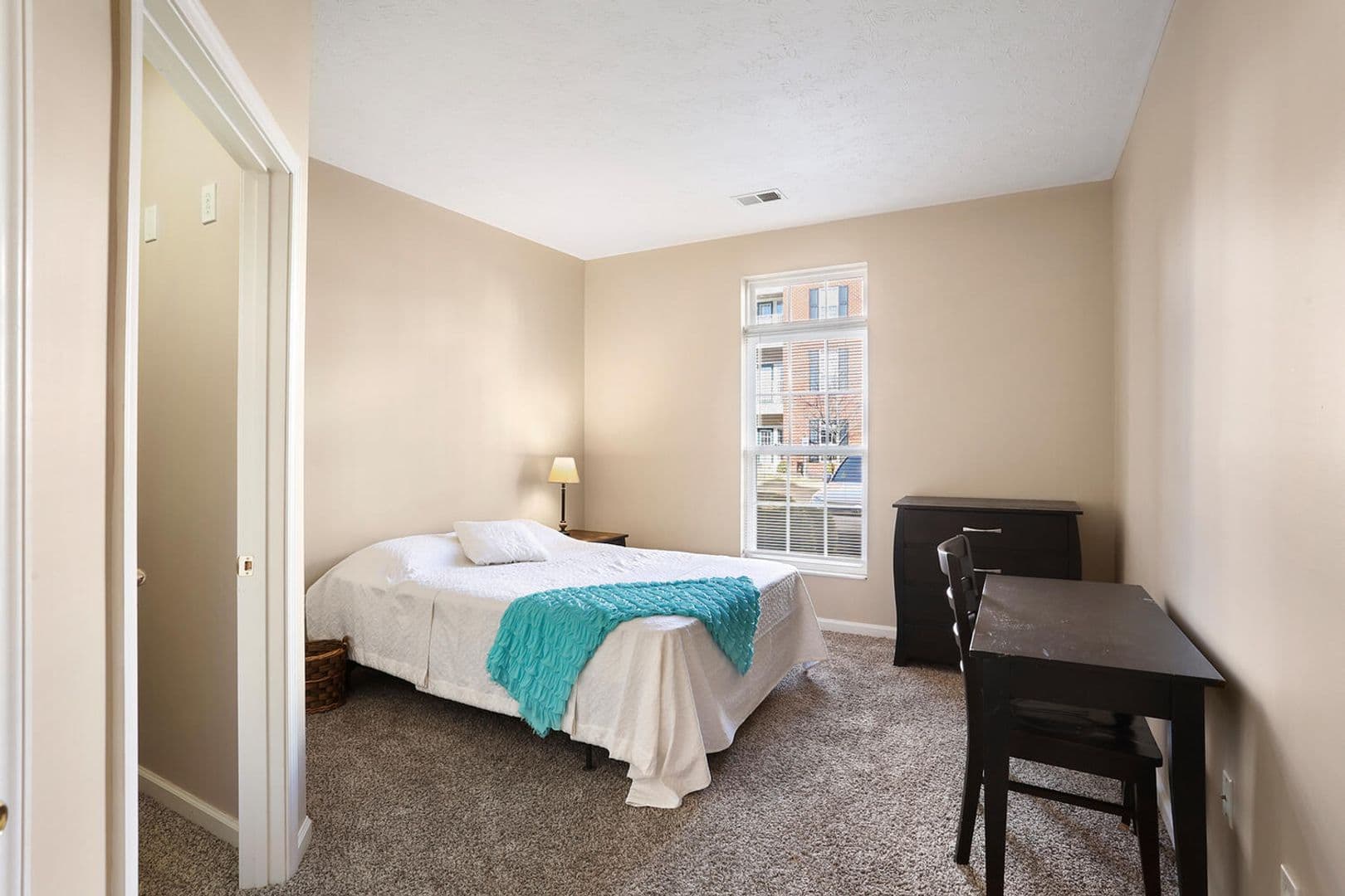 Urbana Apartment: Capstone Quarters