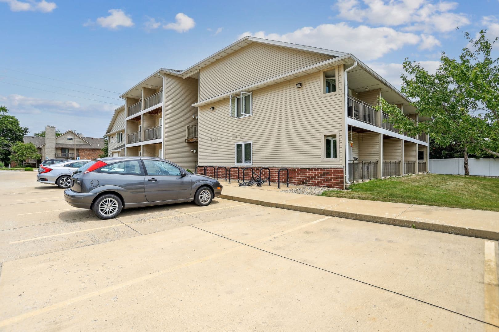 Urbana Apartment: 1905 N Cunningham Ave