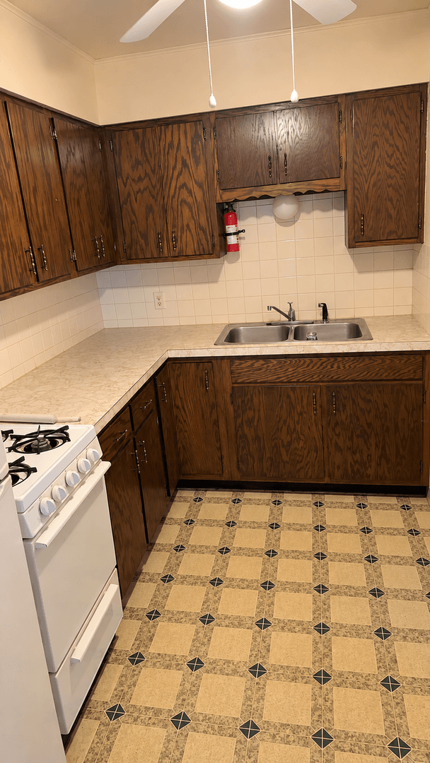 Bondville Apartment: 202 Munroe Street