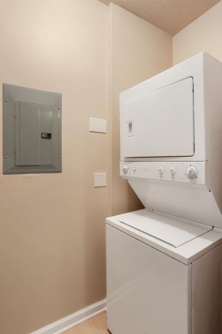Urbana Apartment: Capstone Quarters
