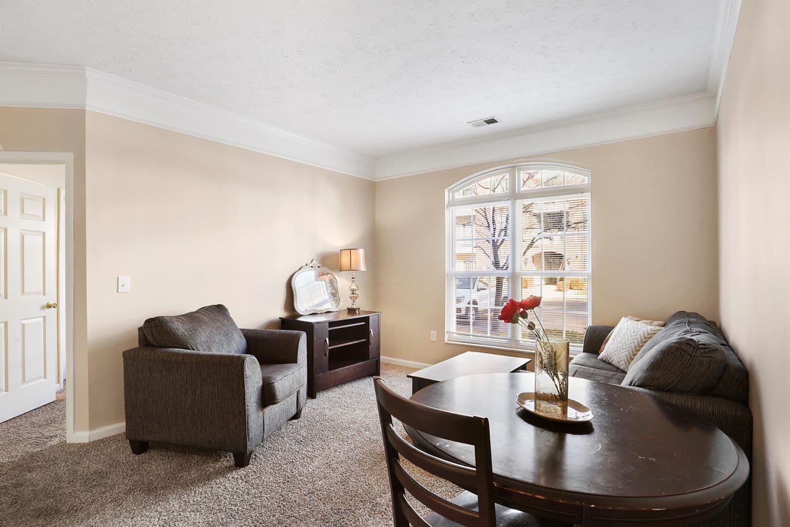 Urbana Apartment: Capstone Quarters