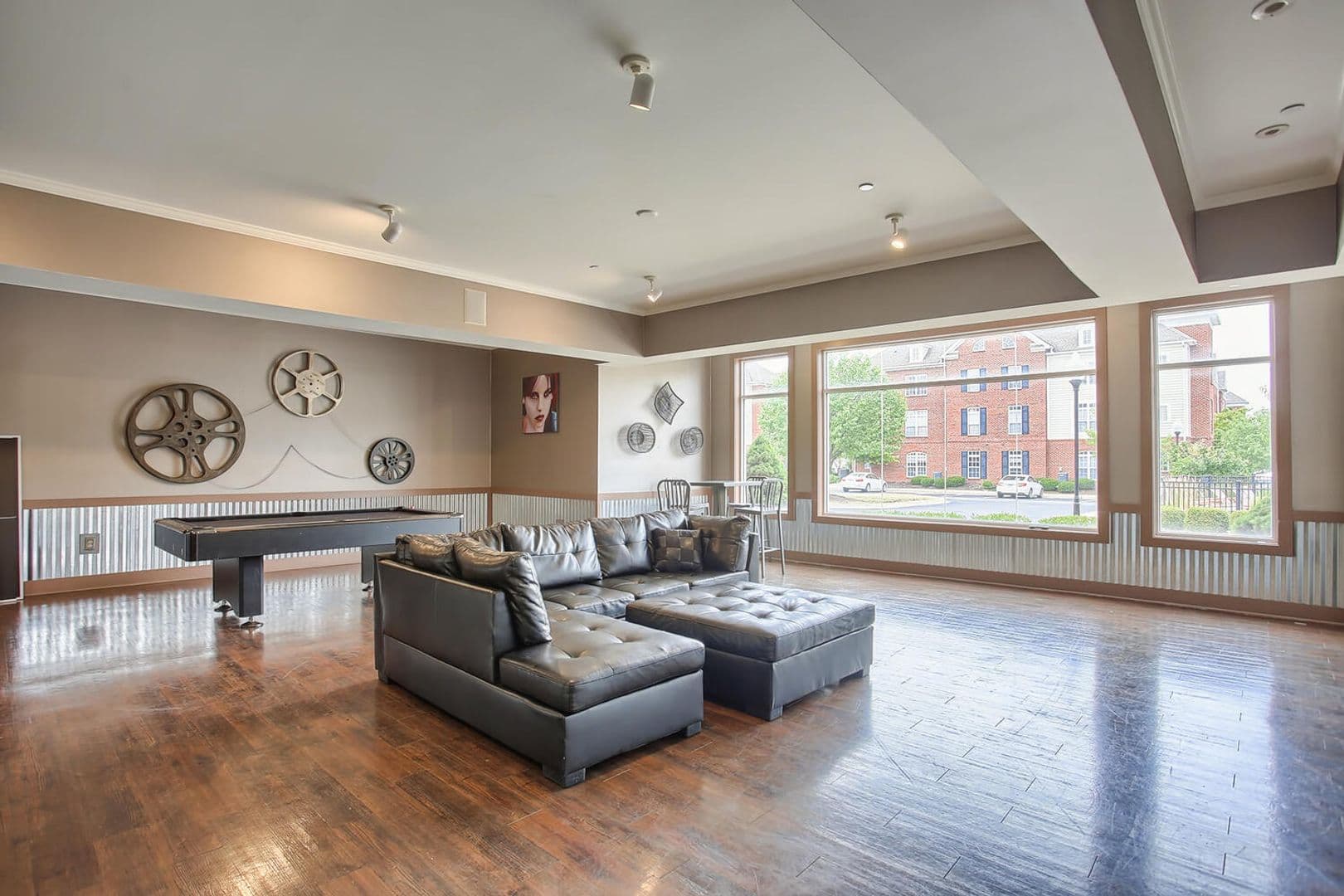 Urbana Apartment: Capstone Quarters