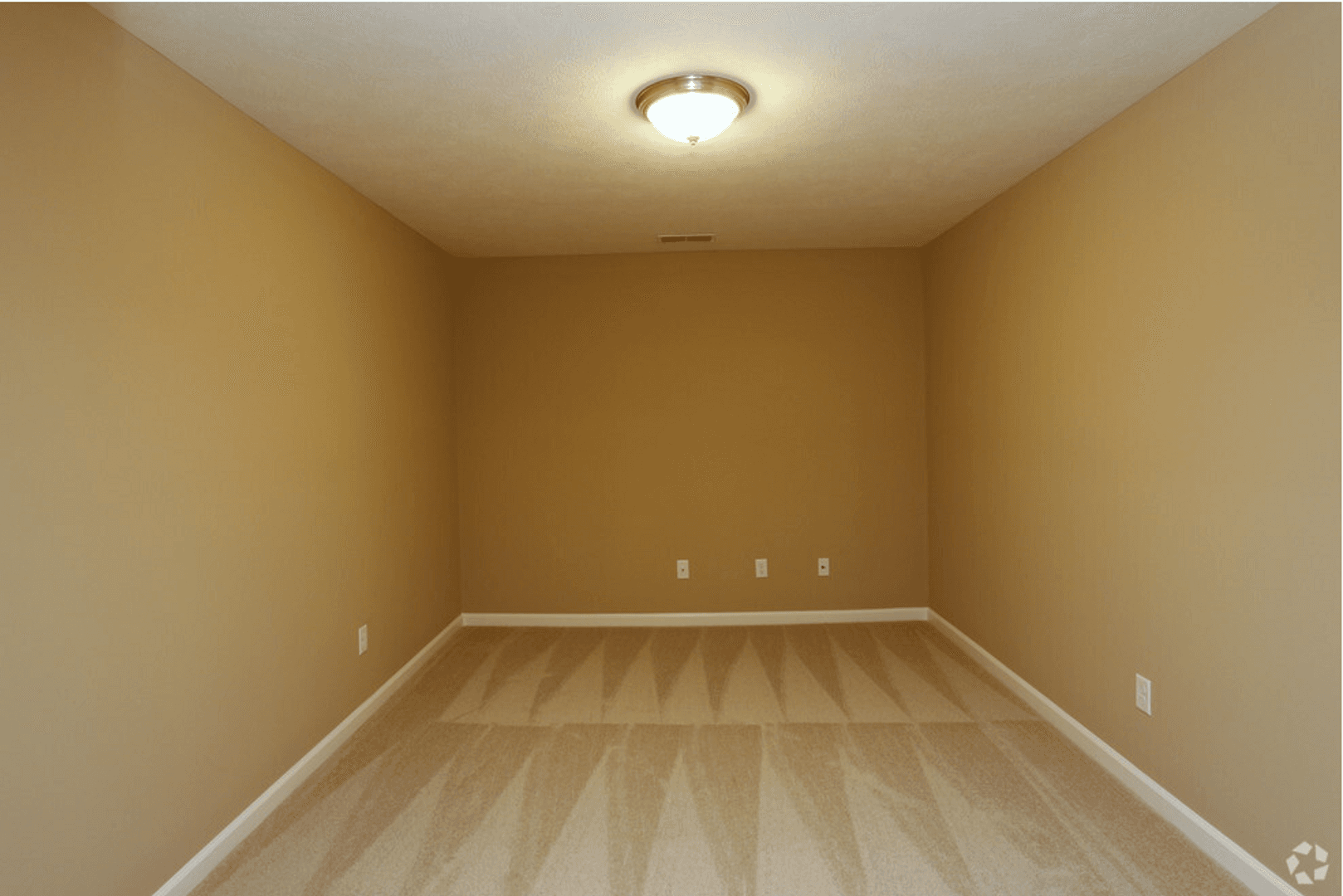 Urbana Apartment: 1905 N Cunningham Ave