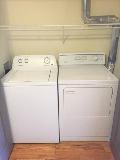 Urbana Apartment: 302 S. Cedar