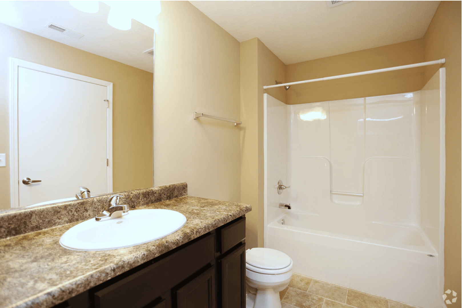 Urbana Apartment: 1905 N Cunningham Ave